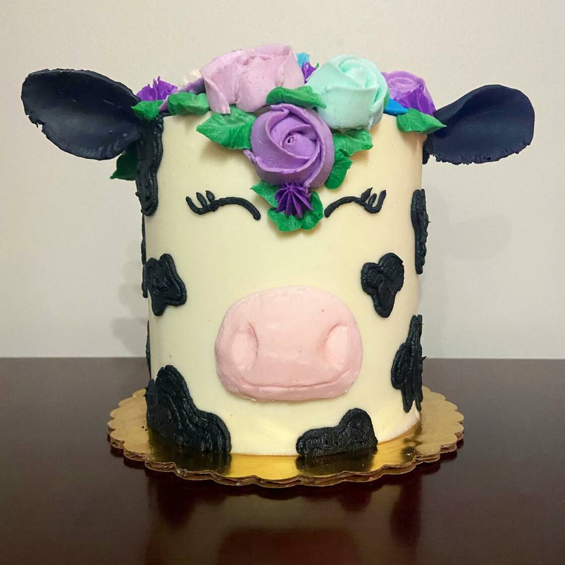 Cow Cake: Easy and Adorable Cake Recipe and Tutorial | Recipe | Cow cakes,  Animal birthday cakes, Cow birthday cake
